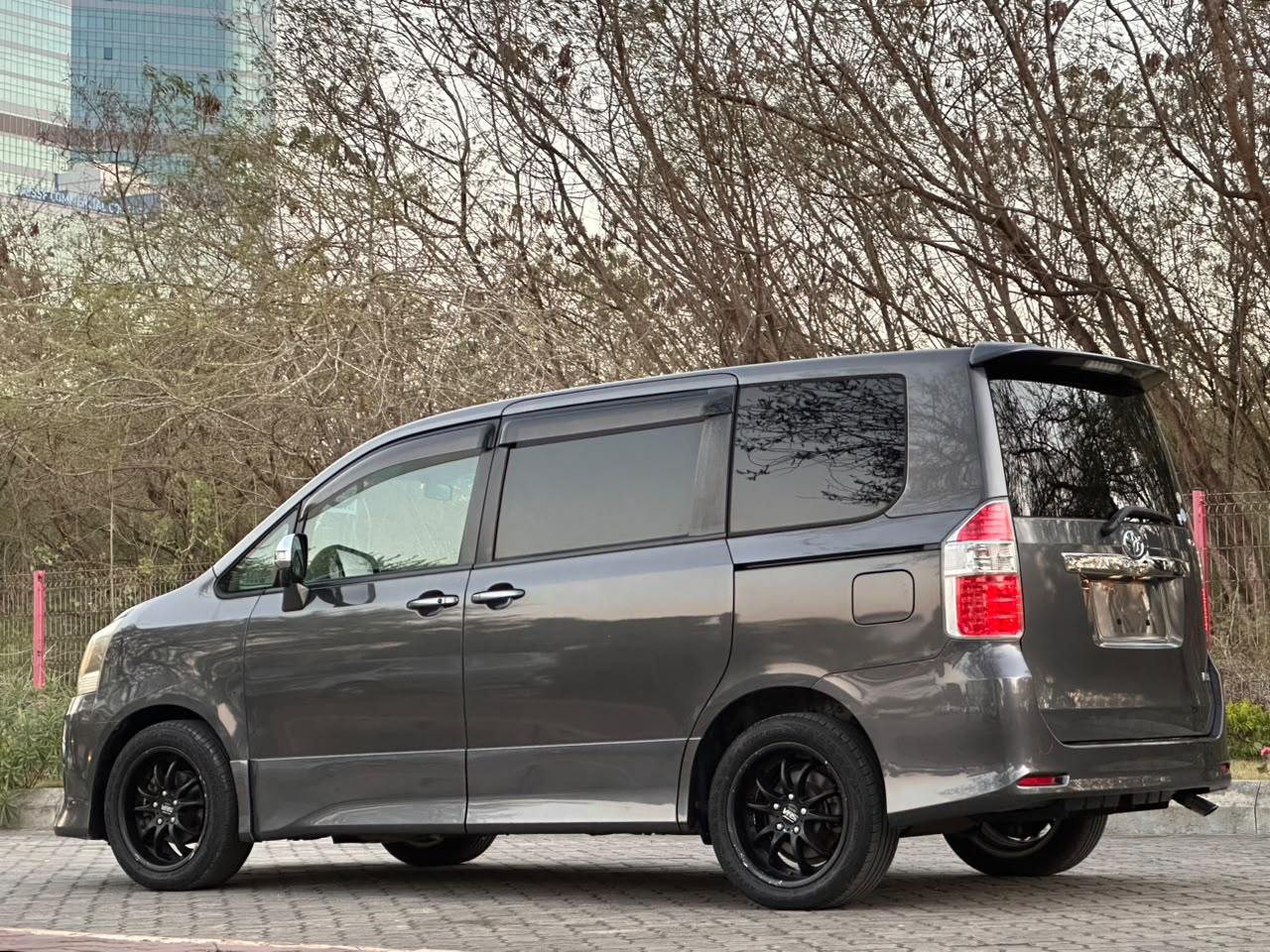 TOYOTA NOAH NEW thumbnail 7